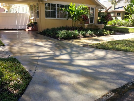 Freshly cleaned St. Petersburg driveway